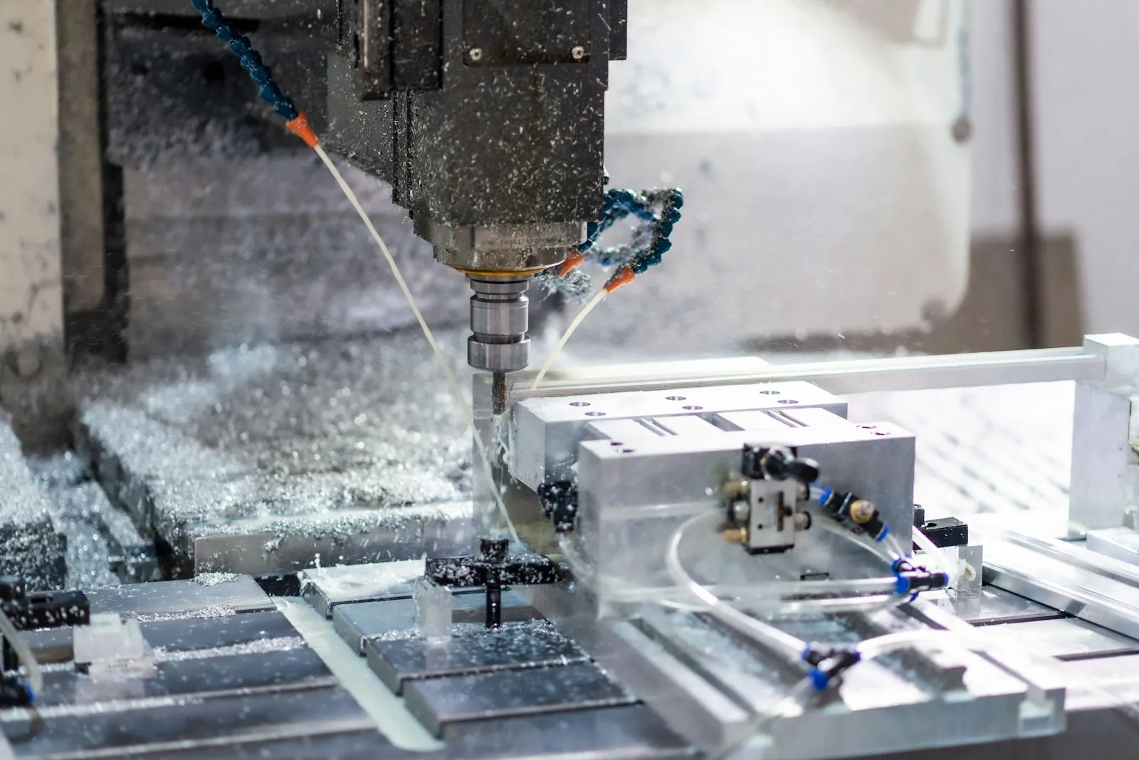 Centro de maquinado CNC de CoreMesh en operación
