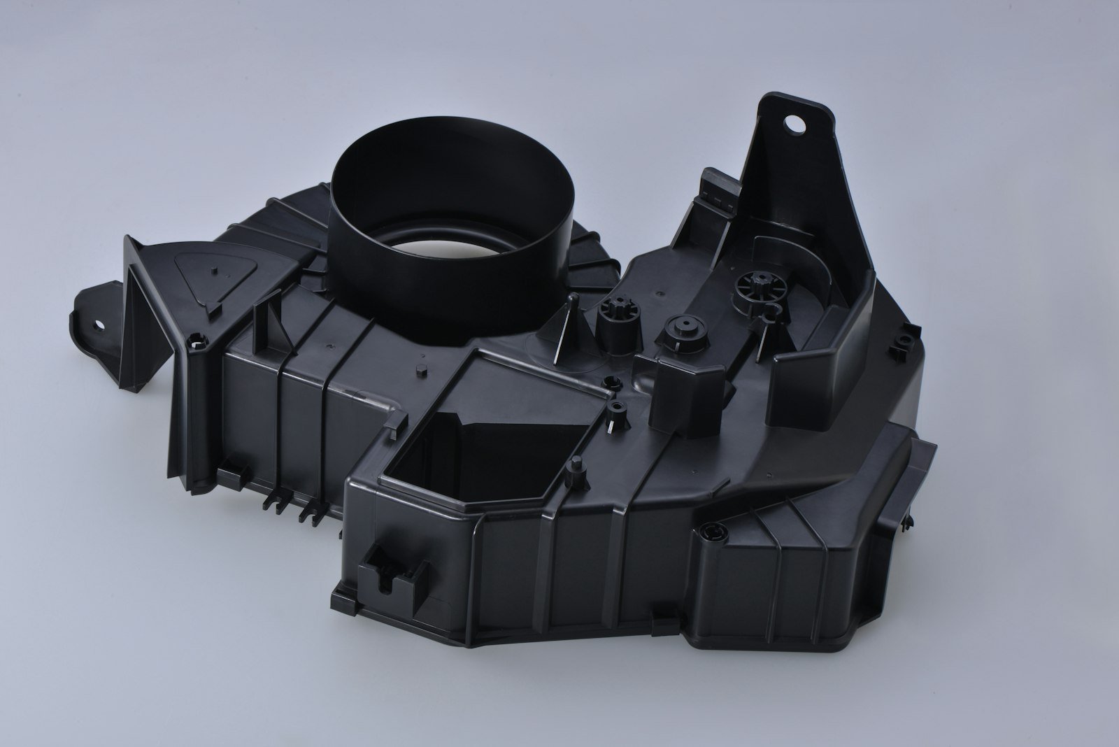 Pieza automotriz de plástico inyectado fabricada por CoreMesh